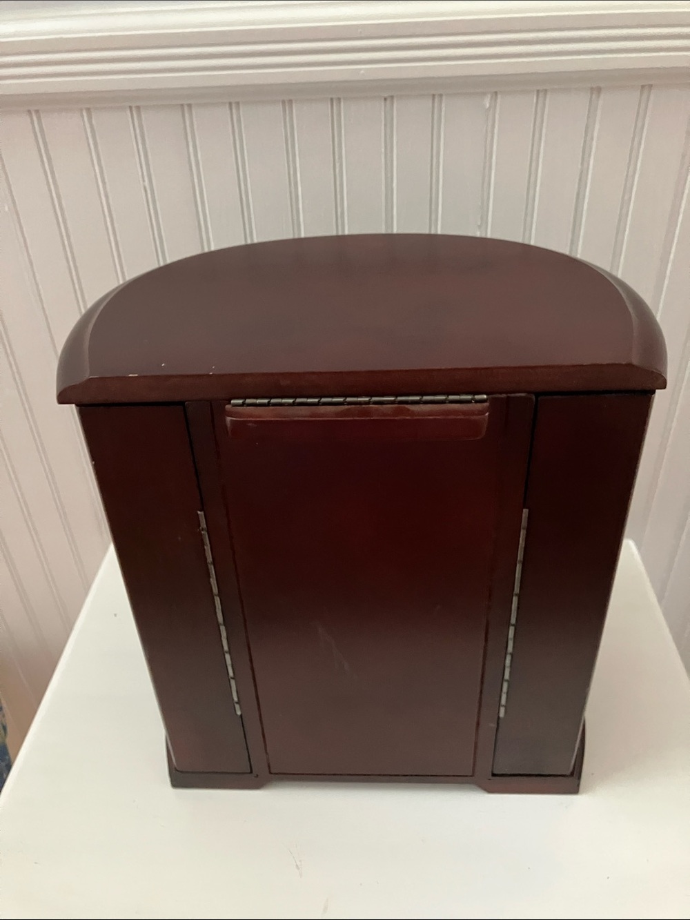 Beautiful Mahogany Tabletop Jewelry Armoire With Multiple Storage - Picture 6 of 13
